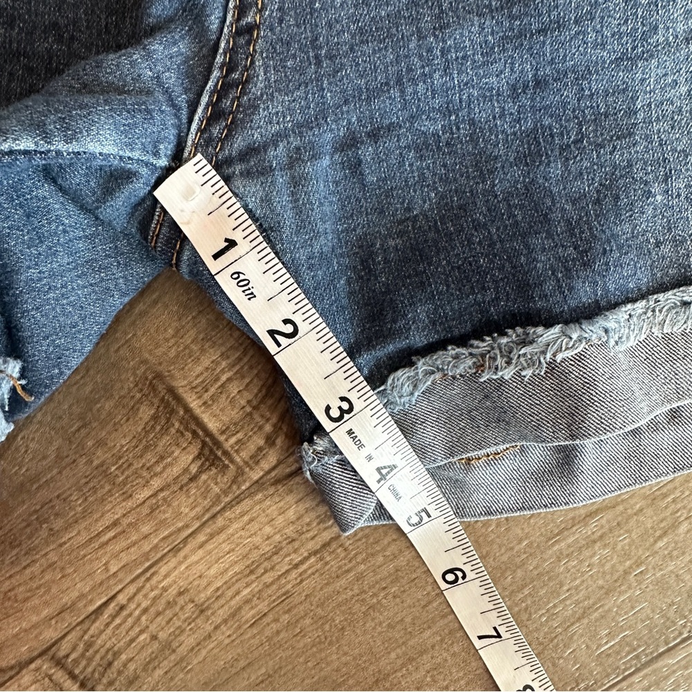 Karen T frayed cuffed denim shorts size 22 - Picture 3 of 9
